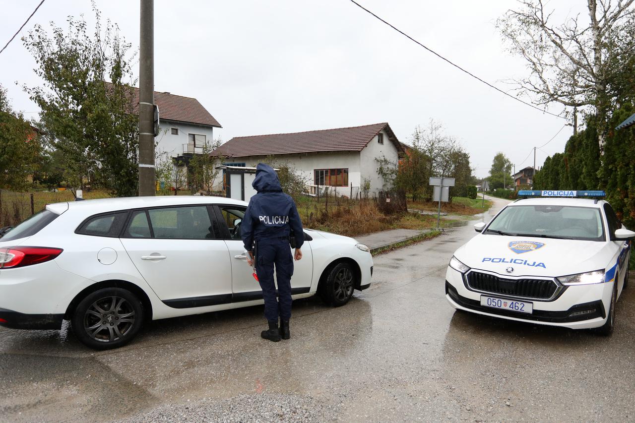 Policijski očevid nakon ubojstva u karlovačkom predgrađu Lemić Brdu 