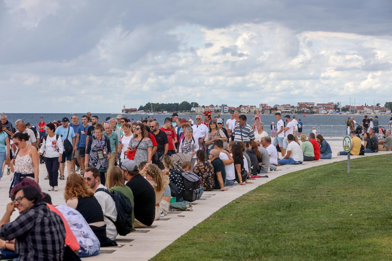 Zadar: Turisti u šetnji gradom