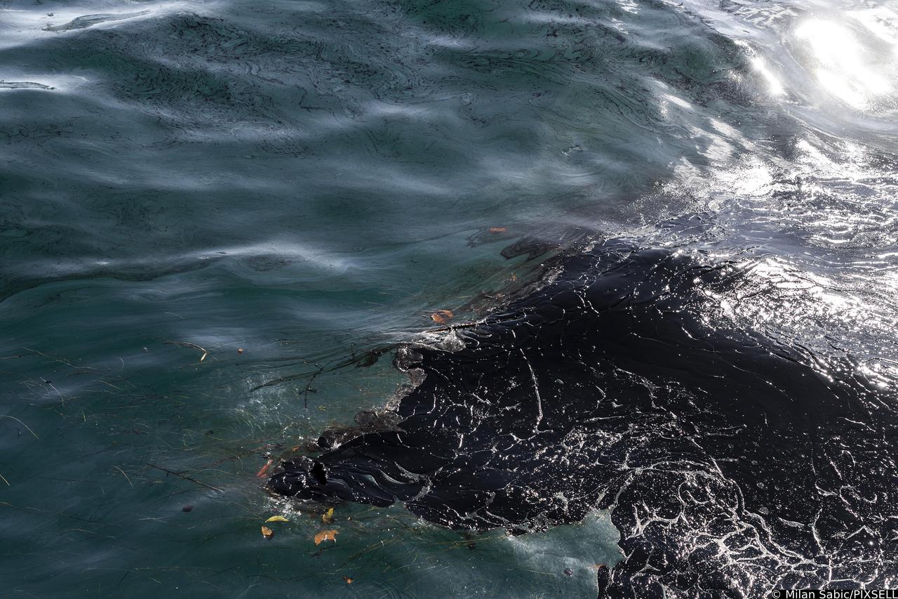 Sanacija mazuta u kaštelanskom zaljevu