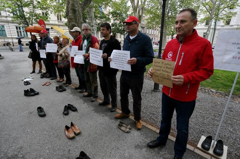  Na Zrinjevcu održan prosvjed i performans SSSH-a Reci to cipelama AGENCIJA