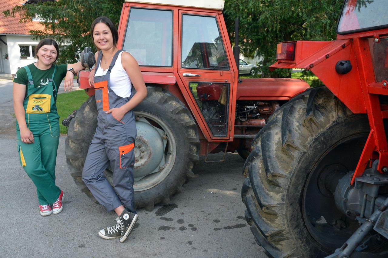 Požeške maturantice Sara i Katarina