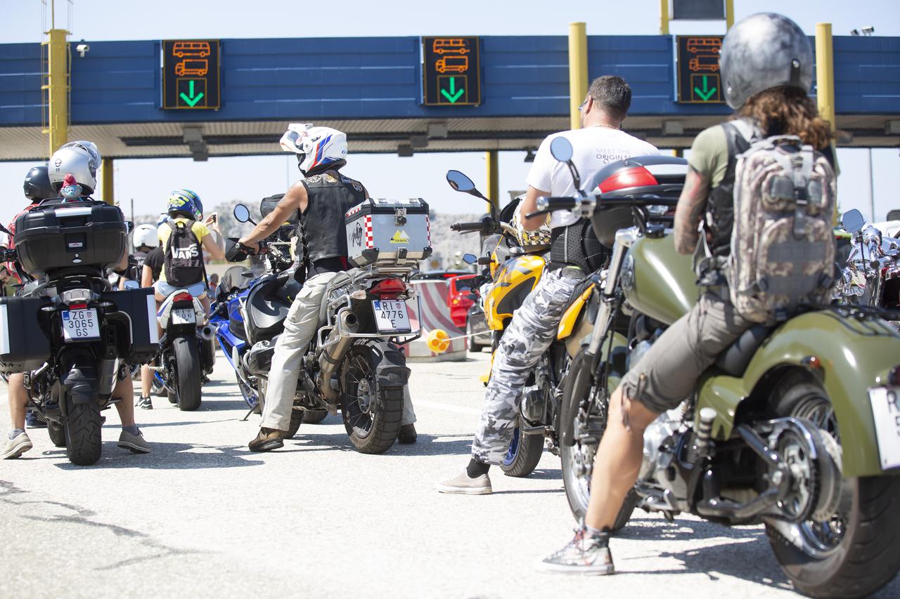 Motociklisti prosvjeduju protiv naplate mostarine na Krčkom mostu