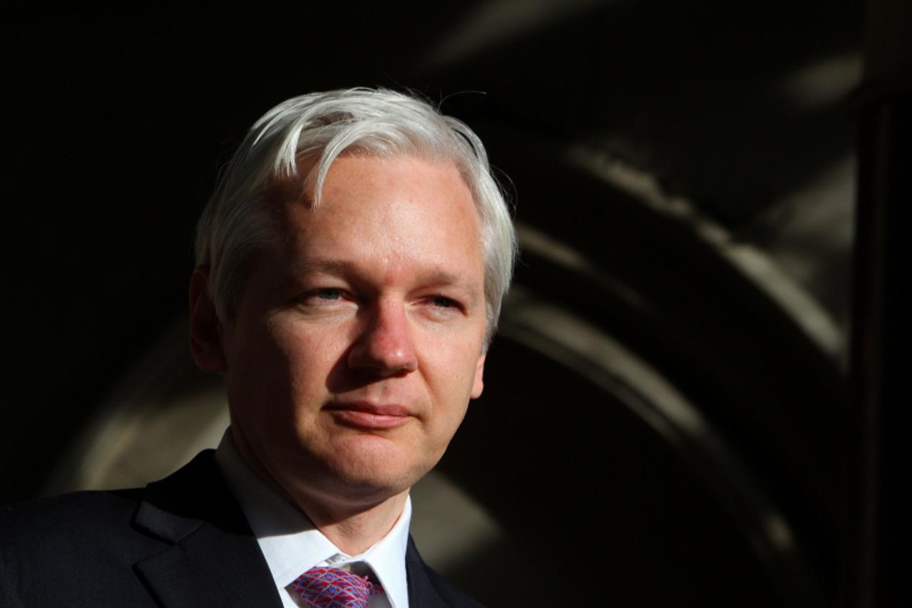'FILES - Picture taken on December 5, 2011 shows WikiLeaks founder Julian Assange speaks to the media outside the High Court in London Britain\'s Supreme Court said it will give its judgement in the c