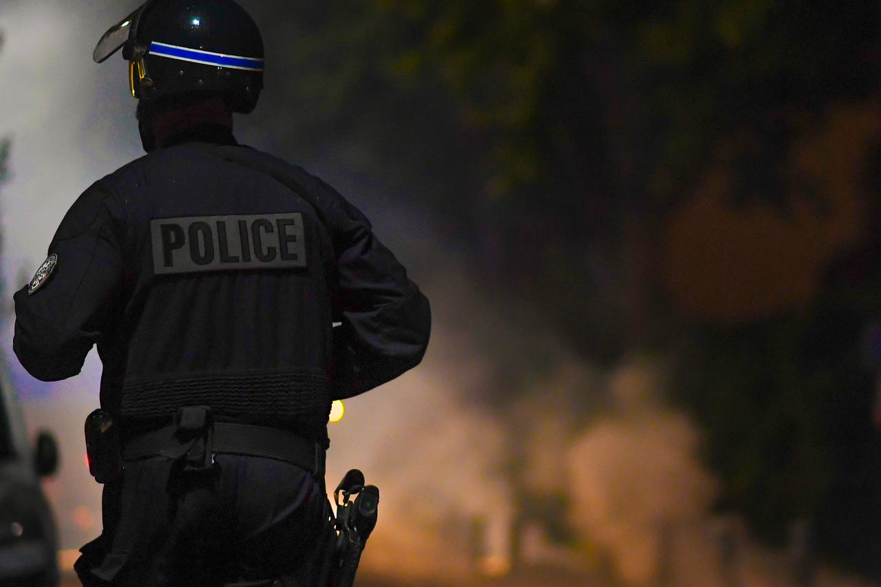 Francuska zbog nereda rasporedila 45.000 policajaca i oklopna vozila