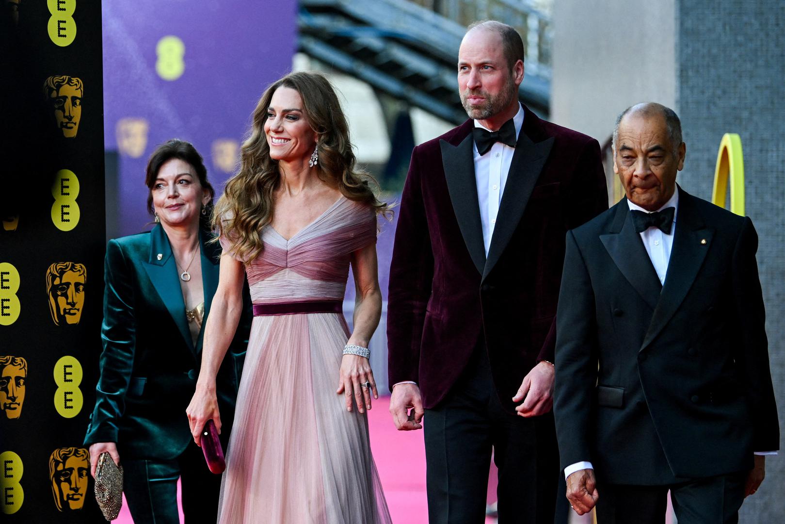 William je nosio elegantni crni smoking s leptir-mašnom, dok je Kate zablistala u glamuroznoj večernjoj haljini.