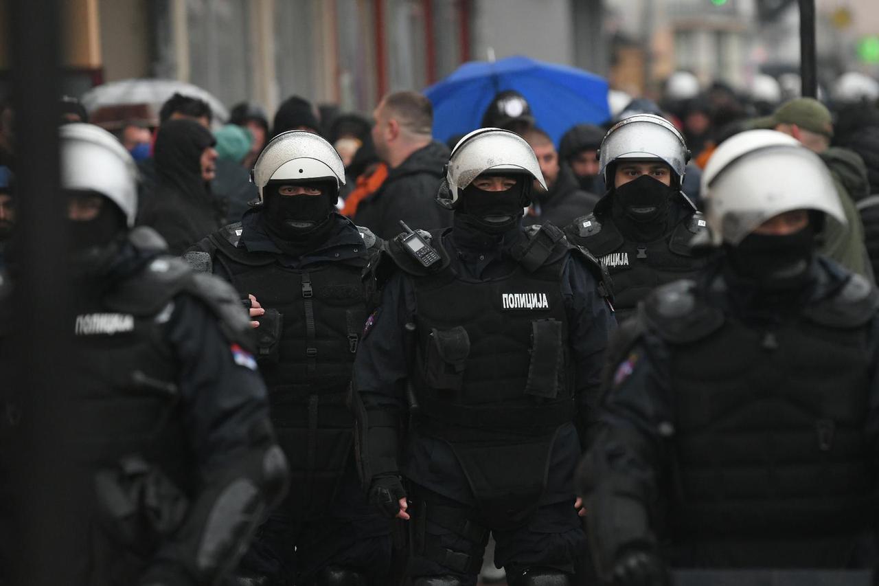 Na većini birališta tijekom lokalnih izbora u Srbiji došlo do incidenata i prosvjeda, intervenirala i policija