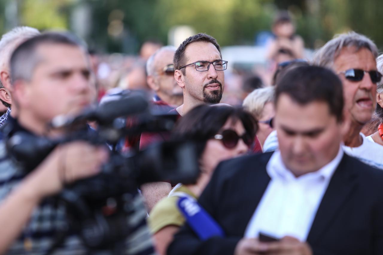 Zagreb: Antifašistički protest na Trgu maršala Tita
