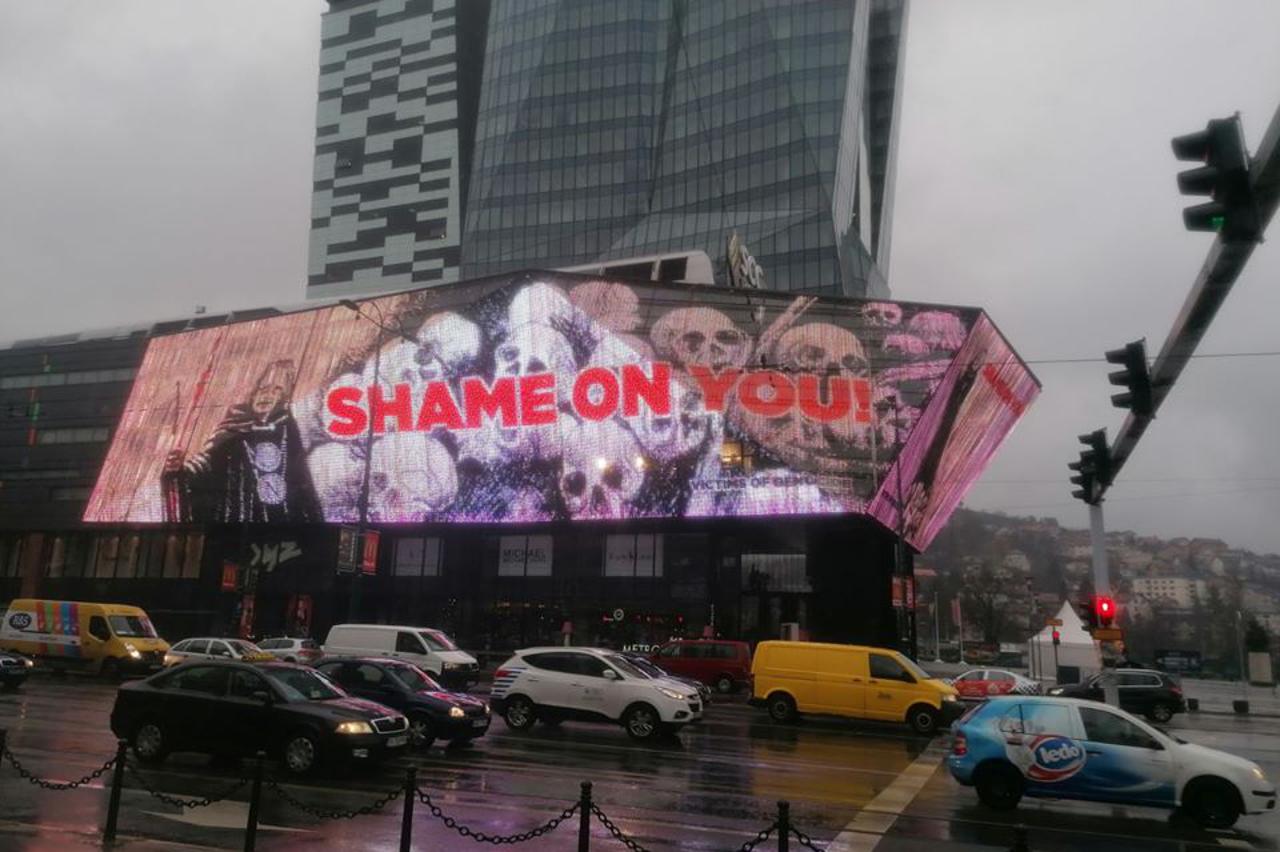Udruženje žrtava i svjedoka genocida u BiH postavilo je digitalni mural povodom dodjele Nobela Handkeu