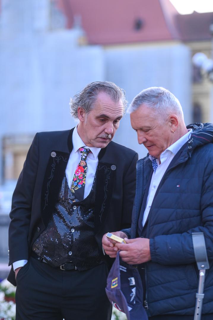  Svaki dolazak je priča za sebe, svaki korak odiše samopouzdanjem i uspjehom onih koji su obilježili proteklu godinu u medijskom i kulturnom svijetu.