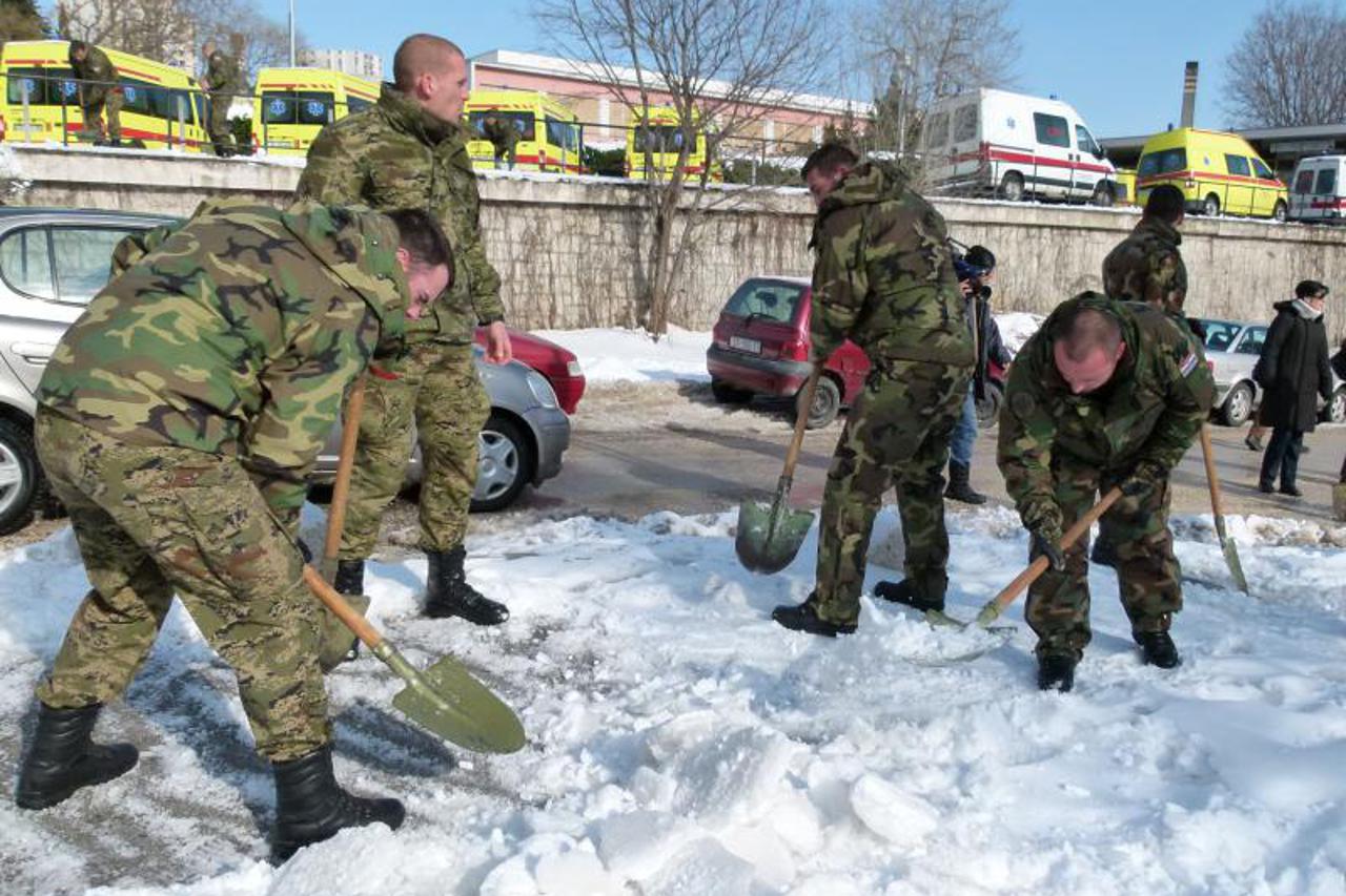 snijeg, vojska (1)