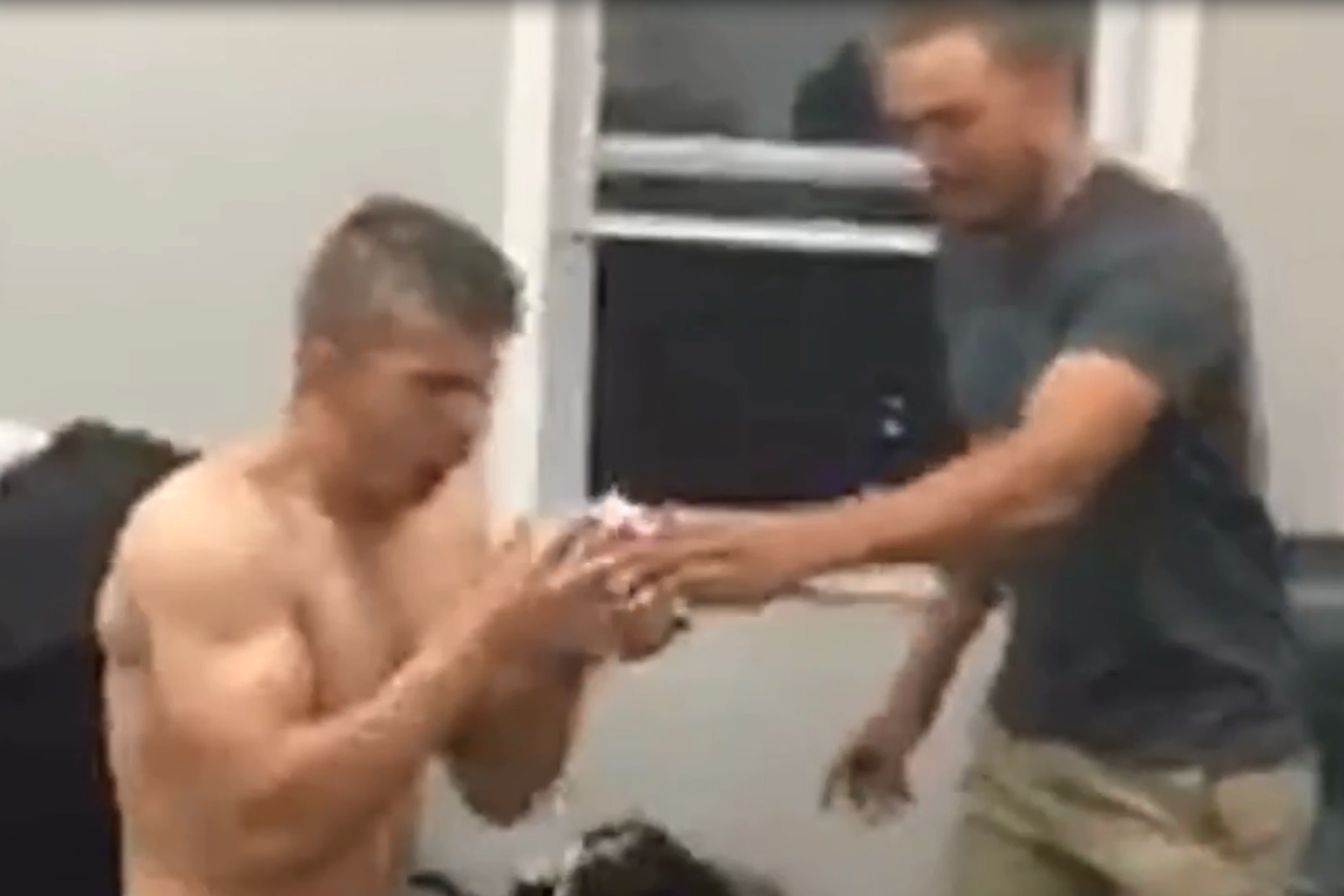 Je li ovo najluđi način za otvaranje konzerve piva