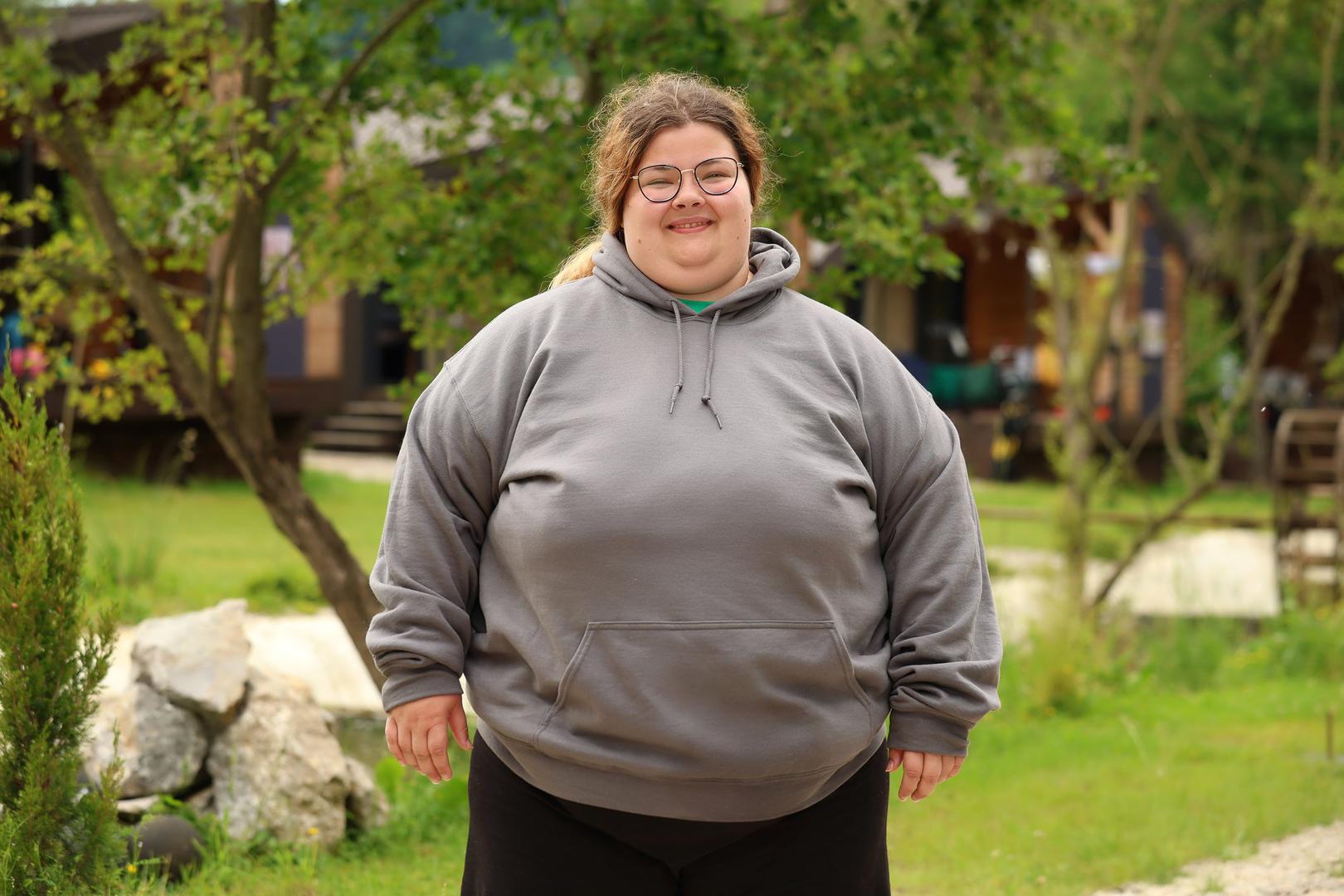 "Naučila sam sakriti bol iza osmijeha toliko dobro da sam i sama počela vjerovati da sam okej. Ali nisam bila." Naglasila je kako njezino istupanje nije motivirano kopanjem po prošlosti, već željom za istinom i daljnjim osobnim razvojem.