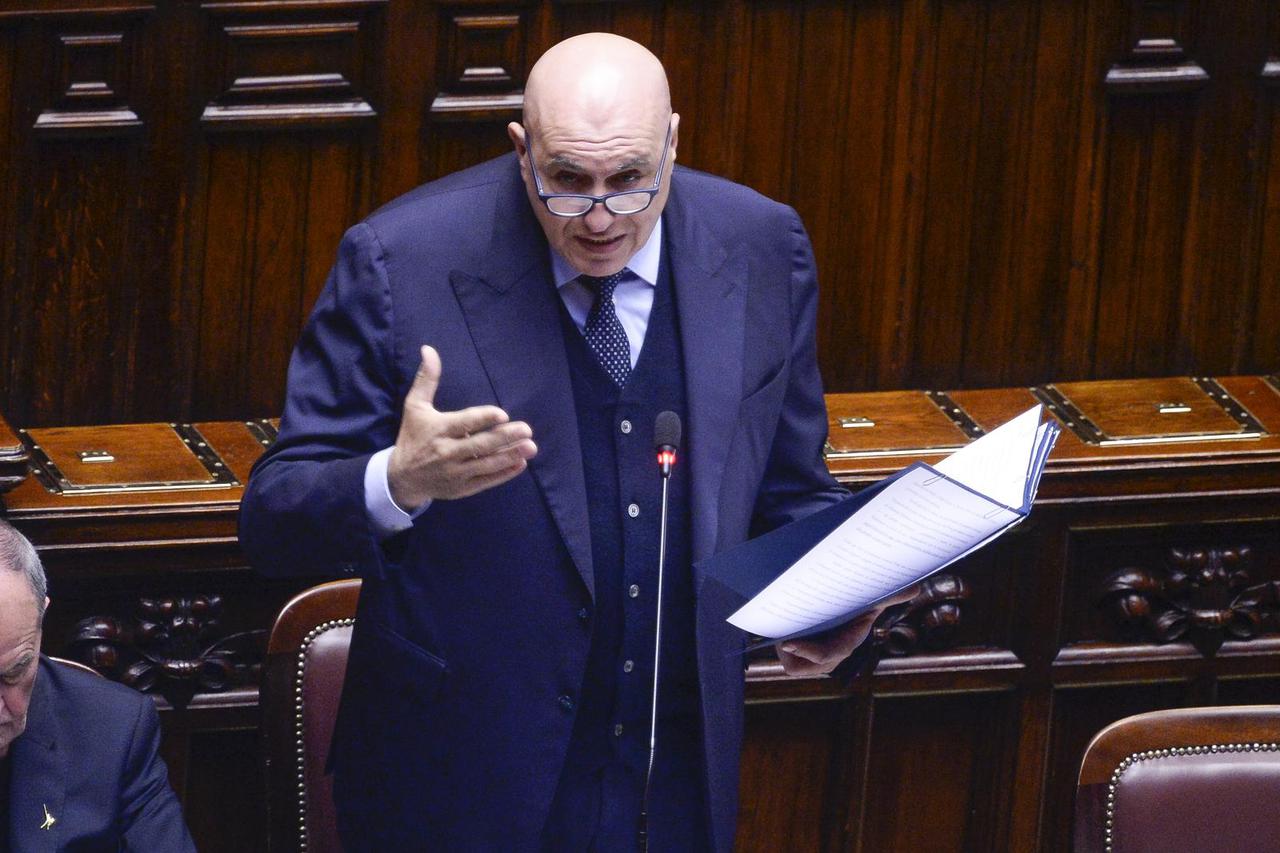 Rome, Chamber of Deputies Urgent briefing from the Minister of Defense on the possibility of the use of Italian military bases by the United States