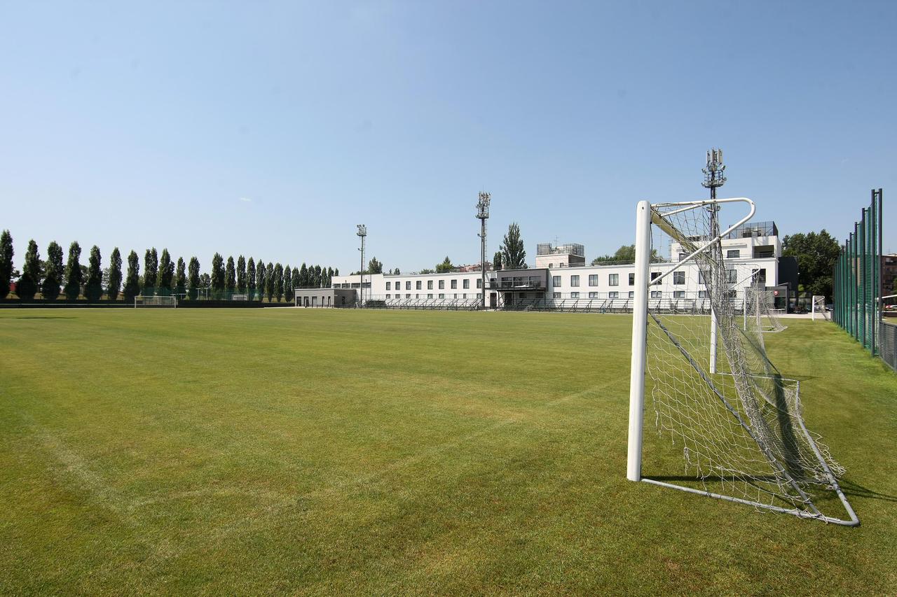 Zagreb: Nogometni centar Zagrebello u Vesla?koj ulici