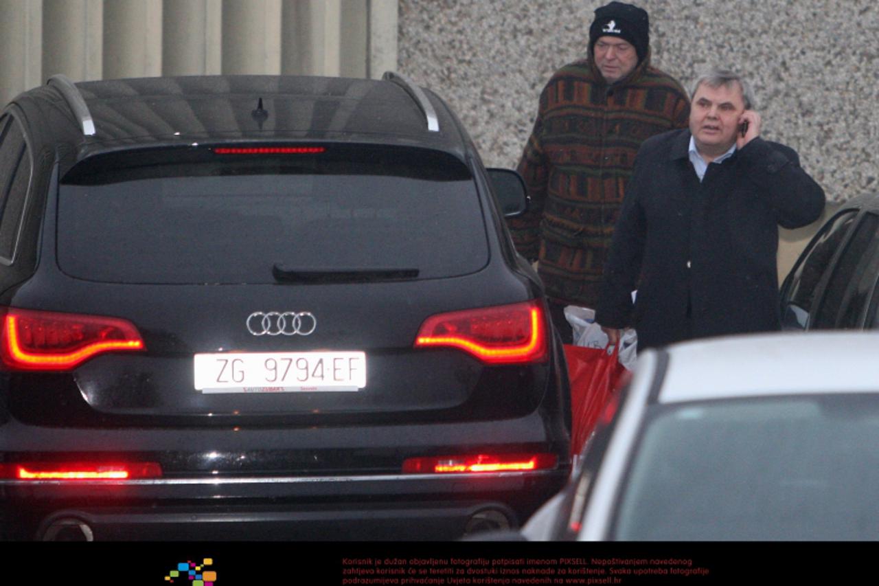 '29.12.2011., Zagreb - Dr. Drago Rubala izlazi iz zatvora Remetinec nakon sto je polozio 150.000 eura jamcevine. Rubala je pritvoren pocetkom 10. mjeseca zbog optuzbi za mito i korupciju u namjestanju