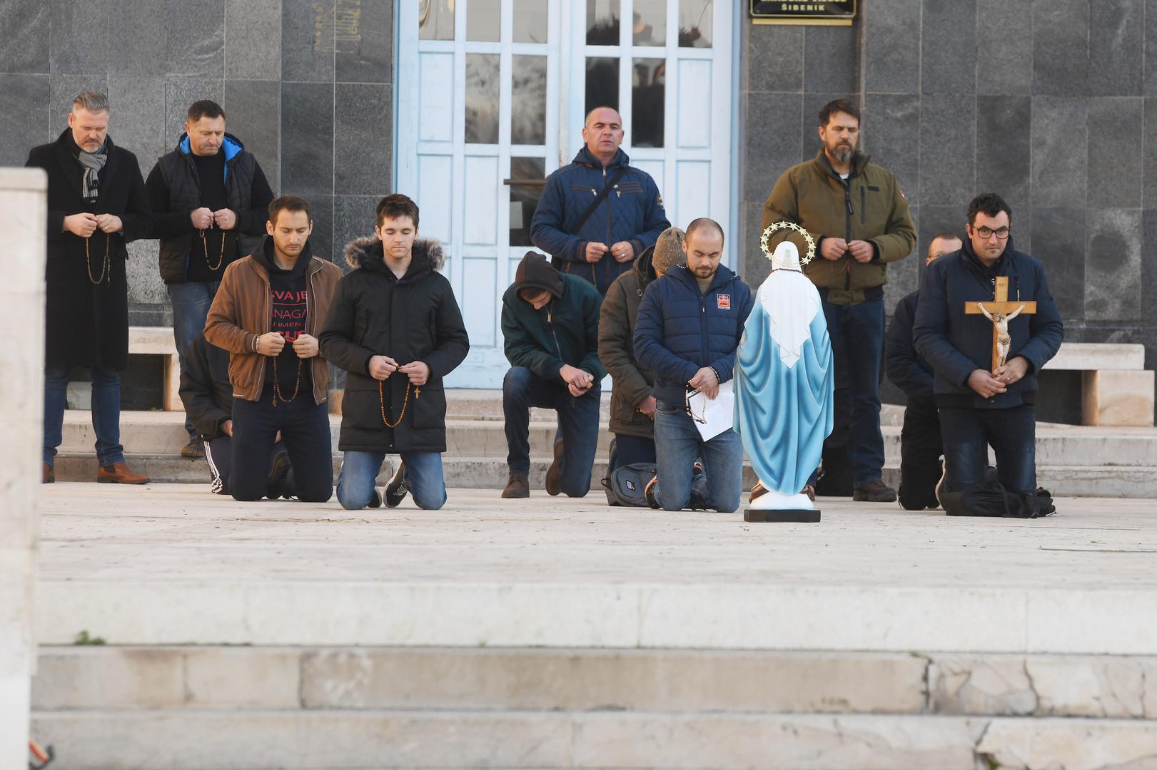 07.01.2023., Sibenik - U organiziciji  bratstvo ''Vitezovi Bezgrešnog Srca Marijina' krunica se molila i u Sibeniku. Photo: Hrvoje Jelavic/PIXSELL