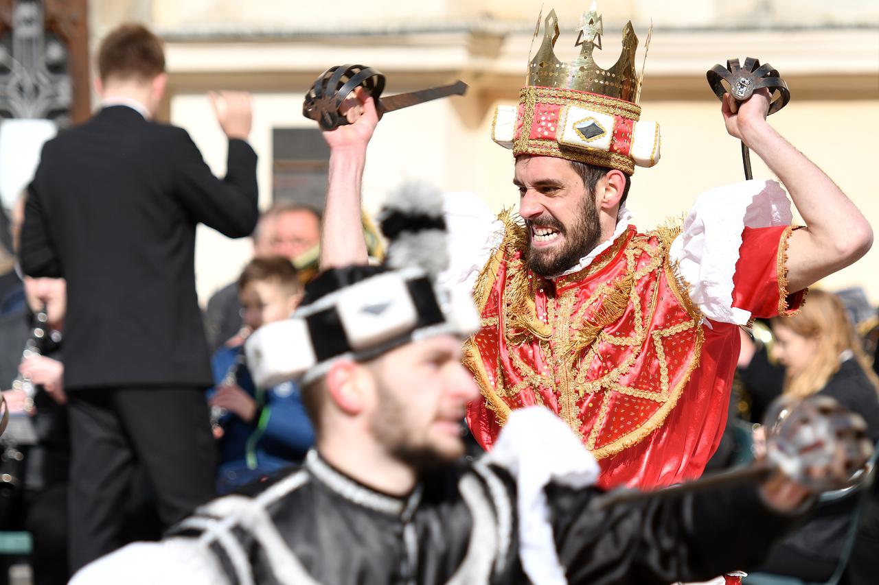 Na čakovečkom Franjevačkom trgu na  58. Međimurskom fašniku, održan je atraktivan nastup Hrvatskog glazbenog društva „Sv. Cecilija“ iz Korčule