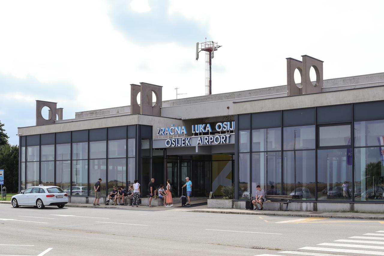U Zračnoj luci Osijek predstavljen promotivni projekt Okusi Slavonije 2022. 