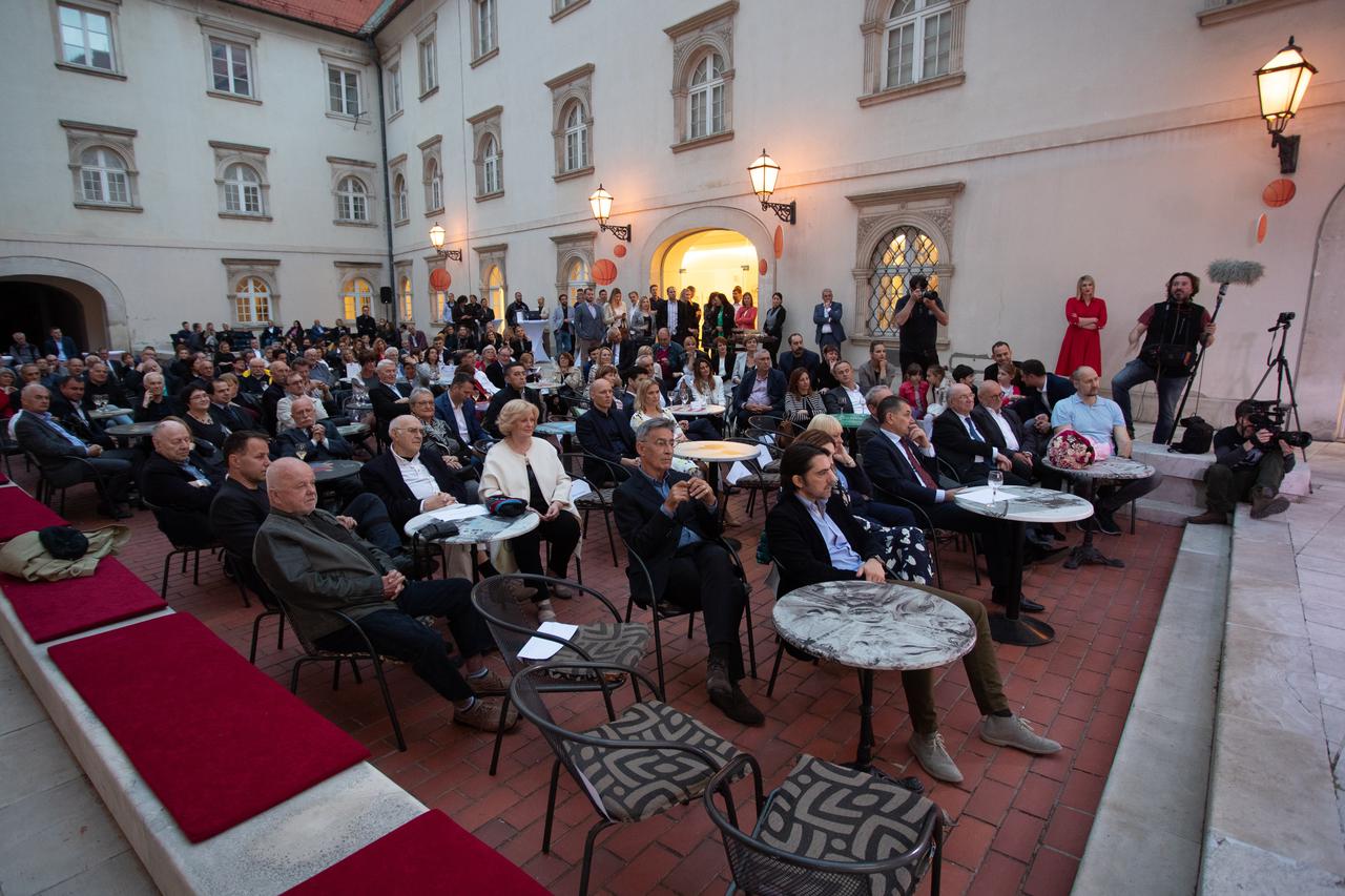 Predstavljena autobiografija Krešimira Ćosića “Igraj, vjeruj, živi!”