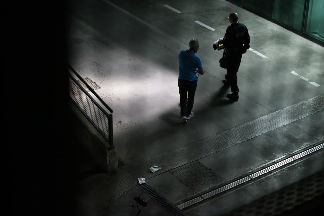 Split: Policijski očevid pored kafića Clo gdje je u pucnjavi ranjen 27-godišnjak