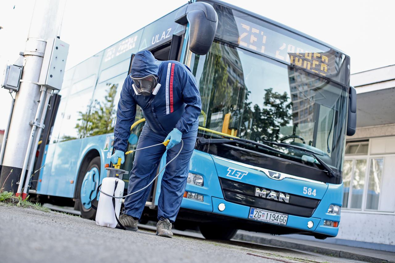 Zagreb: Dezinfekcija ZET-ovih autobusa prije početka puštanja u promet