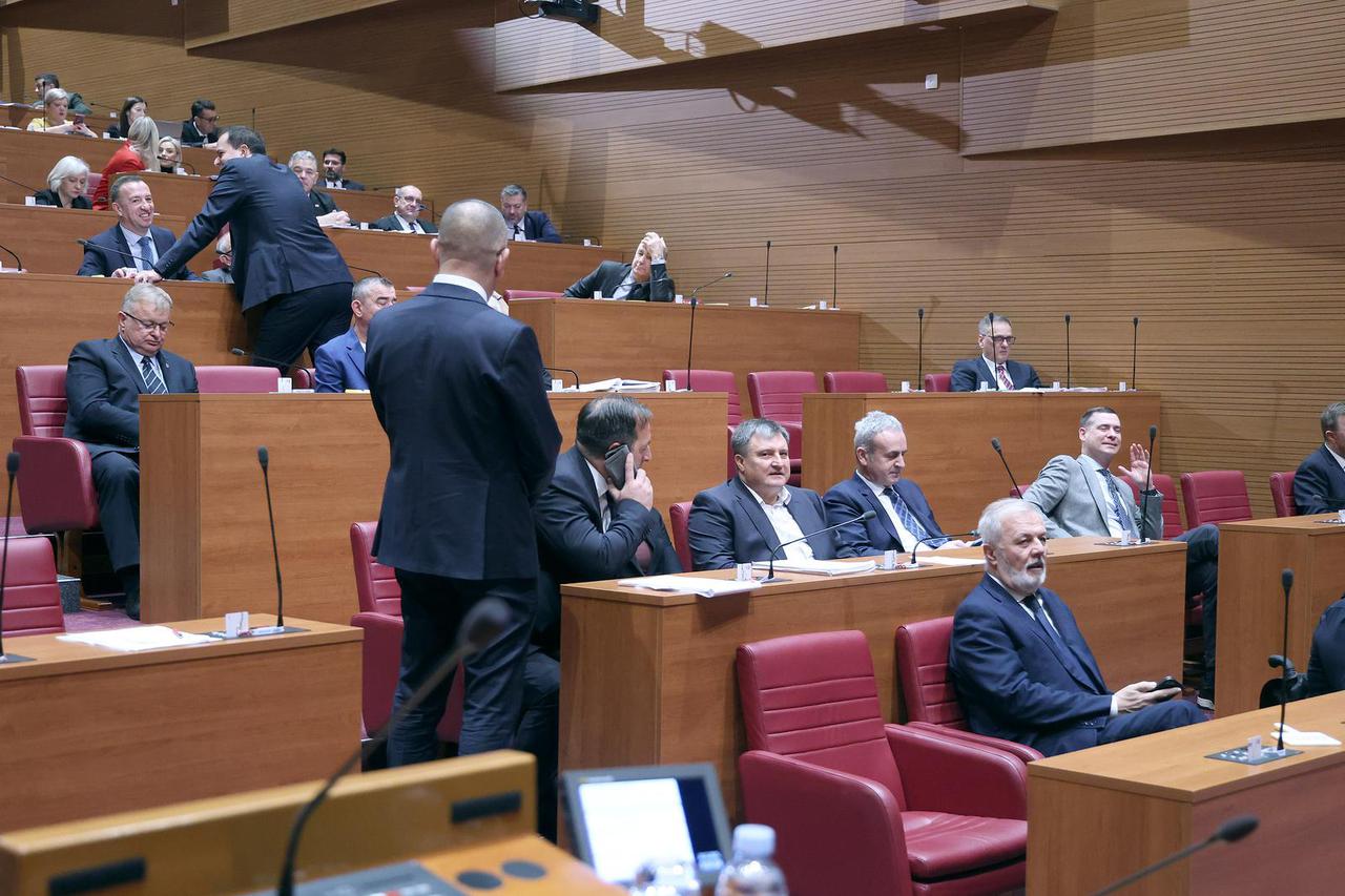 Zagreb: Sabor raspravlja o paketu građevinskih zakona