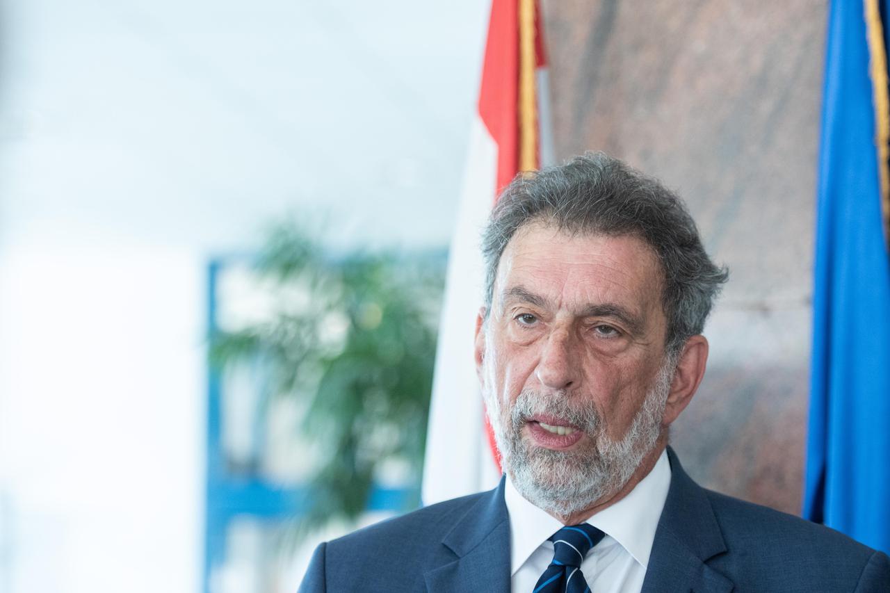 Zagreb: U Ministarstvu znanosti i obrazovanja dodijeljene nagrade najboljim maturantima