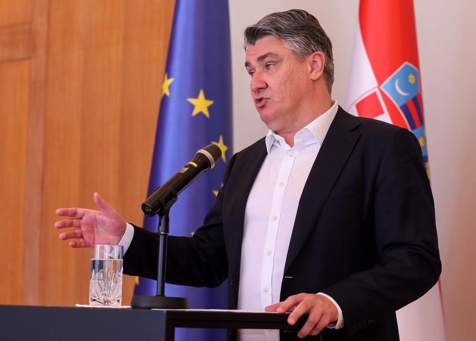 Predsjednik Zoran Milanović održao  izvanrednu konferenciju za medije