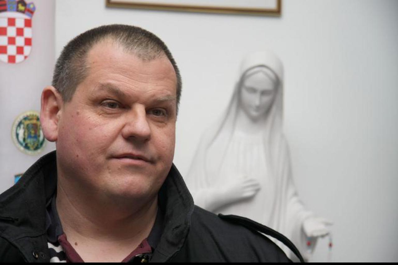 '23.12.2010., Karlovac - Hrvatski branitelj Mihajlo Hrastov nakon oslobadjajuce presude Ustavnog suda izasao iz zatvora u Lepoglavi gdje je sluzio zatvorsku kaznu. Hrastov je bio osuden za ratni sluca