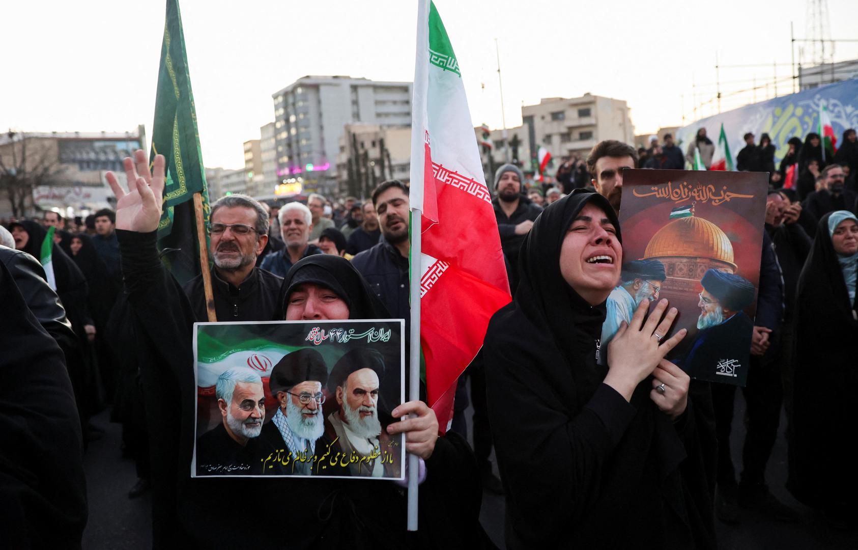 Iranski vrhovni vođa, Ali Khamenei, ubijen je u subotu u izraelsko-američkom napadu na Iran, dok regija tone u kaos.

