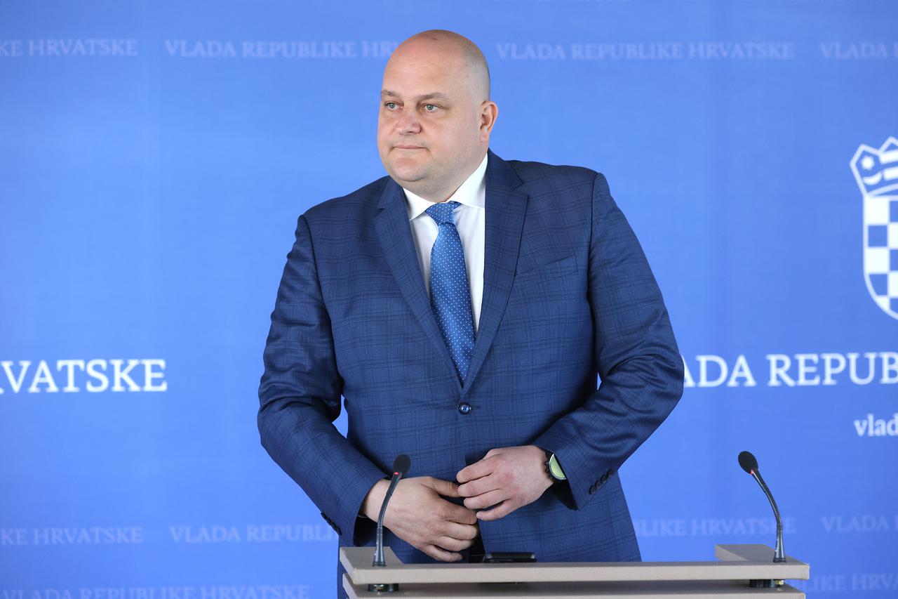 Zagreb: Ministrar Ante Šušnjar odgovarao na pitanja novinara