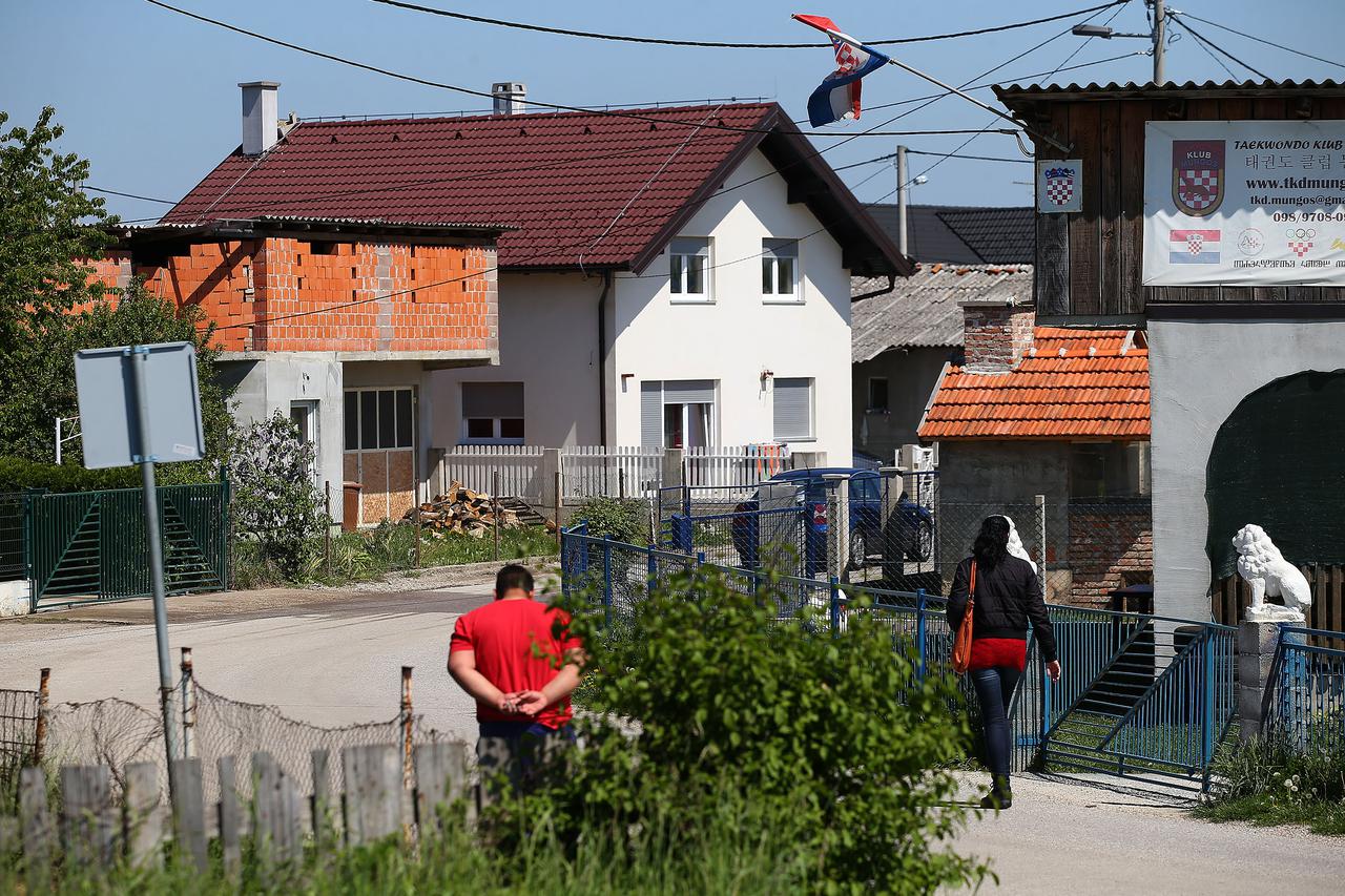 Zagreb: U Kozari boku ljudi žive u siromaštvu i bez osnovne infrastrukture
