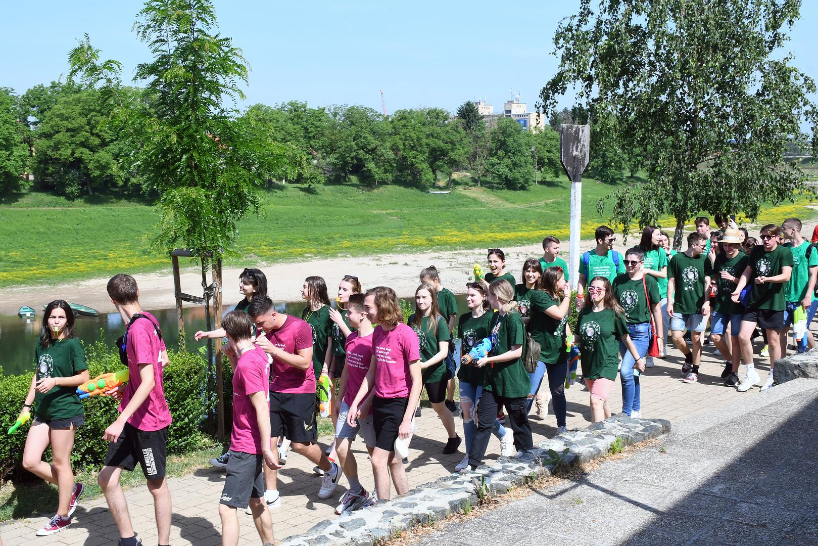 25.05.2022., Sisak - Setnjom gradskim ulicama sisacki gimnazijalci oprostili su se od srednjoskolskog obrazovanja. Photo: Nikola Cutuk/PIXSELL