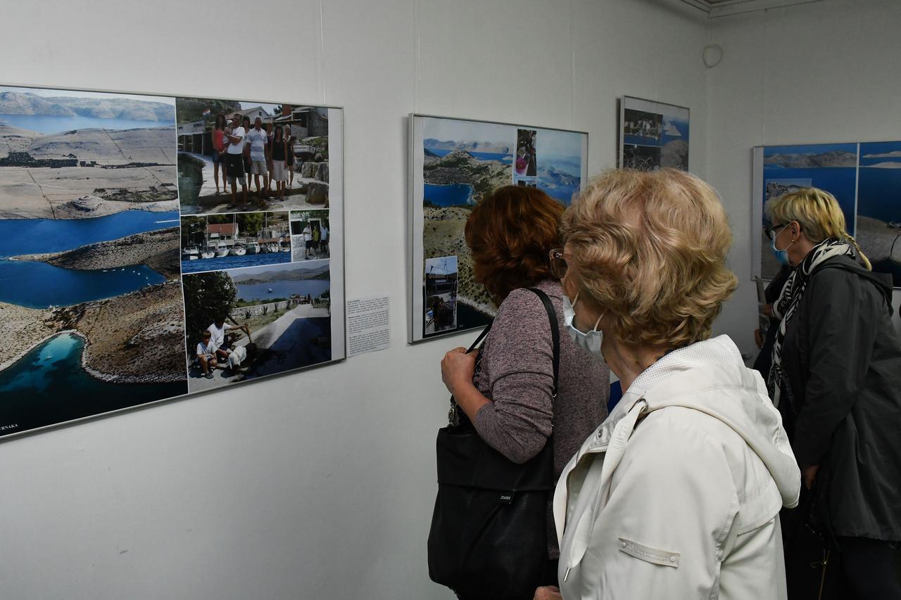 Slavonski Brod: Otvorenje izložbe fotografija "Ovce koje piju more" novinara Stanka Ferića