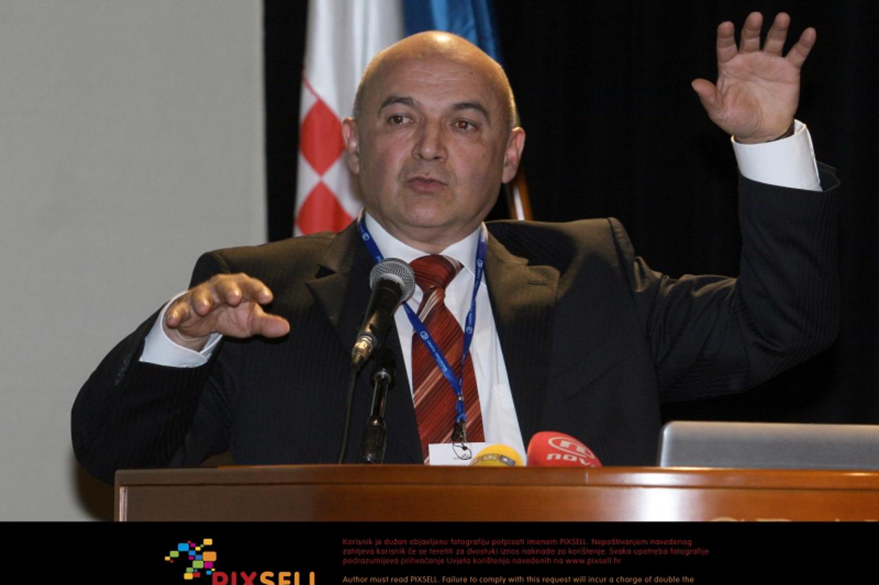 \'12.11.2009., Opatija - Tradicionalno, 17. savjetovanje Hrvatskog drustva ekonomista pod nazivom Ekonomska politika Hrvatske u 2010. Ljubo Jurcic, predsjednik Hrvatskog drustva ekonomista. Photo: Zar