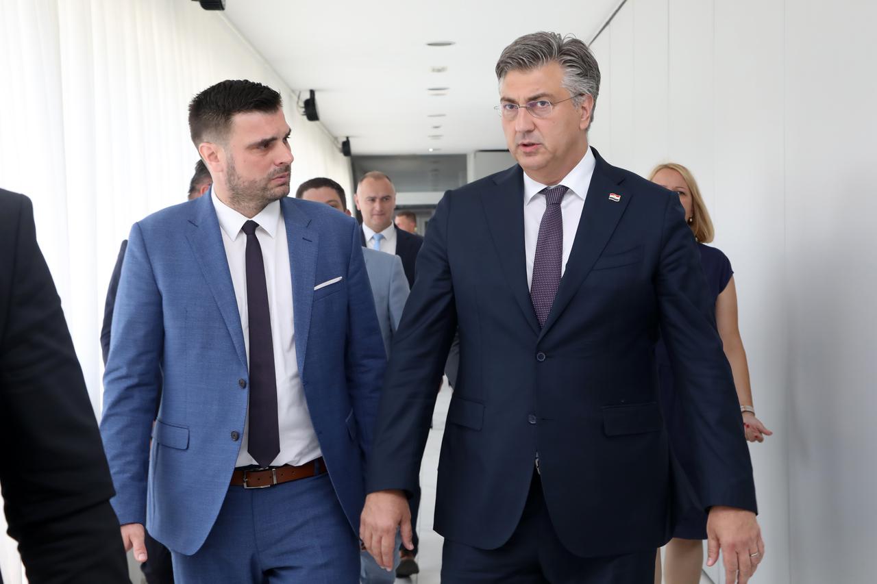 Sisak: Sastanak Vlade sa županima, predstavnicima Udruge gradova i Hrvatske zajednice općina