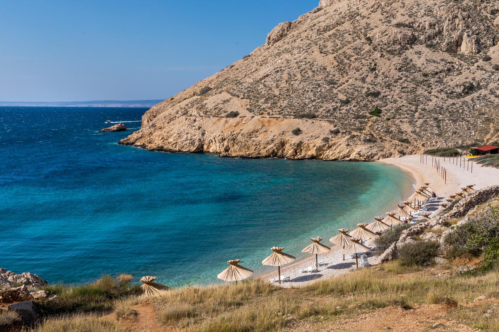 Ostale hrvatske plaže koje su dospjele na popis najboljih plaža BookRetreatsa uključuju Galebove stijene u Puli na 8. mjestu, plažu Mala Raduča u Primoštenu na 9. te uvalu Oprna na otoku Krku na 18. mjestu.