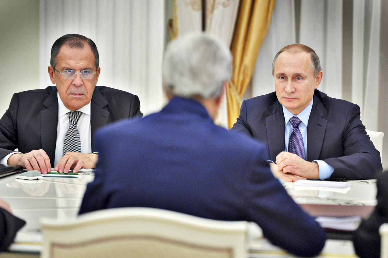 Russian President Vladimir Putin (R), Foreign Minister Sergei Lavrov (L) and U.S. Secretary of State John Kerry attend a meeting at the Kremlin in Moscow, Russia December 15, 2015. Kerry said he wanted to use a visit to Moscow on Tuesday to make 