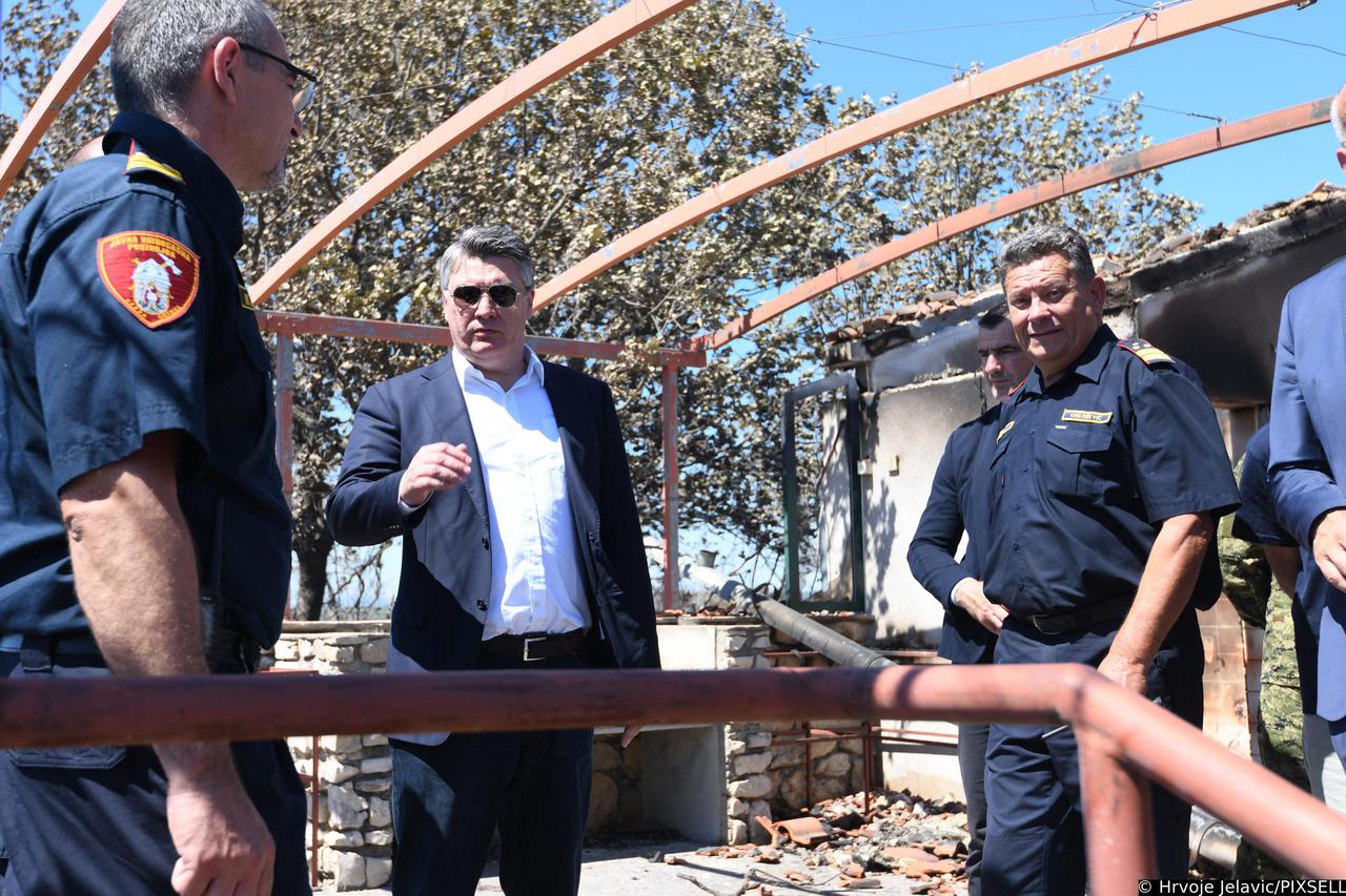 Predsjednik Milanović obilazi požarom pogođena područja u okolici Šibenika