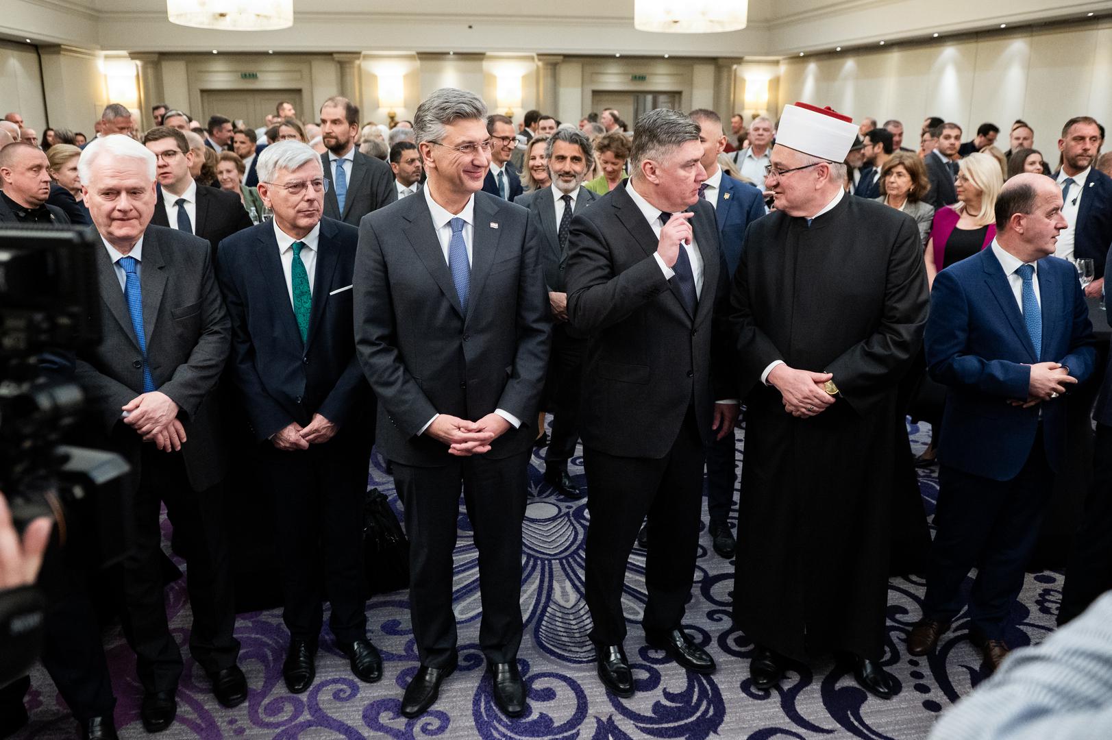 "Kod vođa vjerskih zajednica to je jako bitna stvar, to je uvijek osjetljiv posao, a u vremenu koje se odvija oko nas i kudikamo više", dodao je.