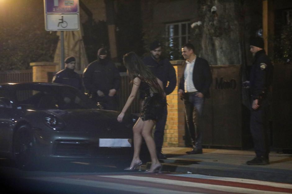 Bivša misica Barbara Ljiljak za poklon je dobila Porsche, koji je bio nepropisno parkiran i imao je prekrivene tablice, što je privuklo pozornost policije