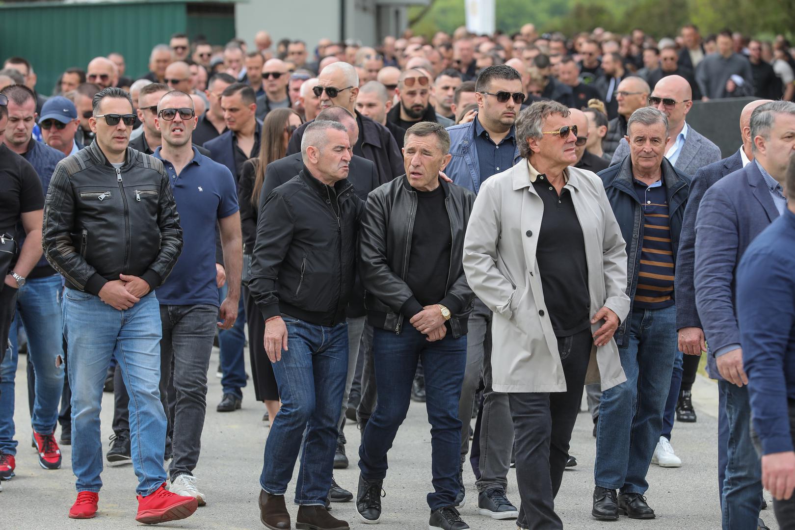 28.04.2023., Zagreb - Pogreb Tomislava Sablje, koji je ubijen u nocnom klubu "Ritz", odrzan je na groblju Markovo Polje. Optuzenik iz Uskokove akcije Tebra Tomislav Sabljo ubijen je hicima iz vatrenog oruzja u nakon fizickog sukoba vise osoba.   Photo: Jurica Galoic/PIXSELL