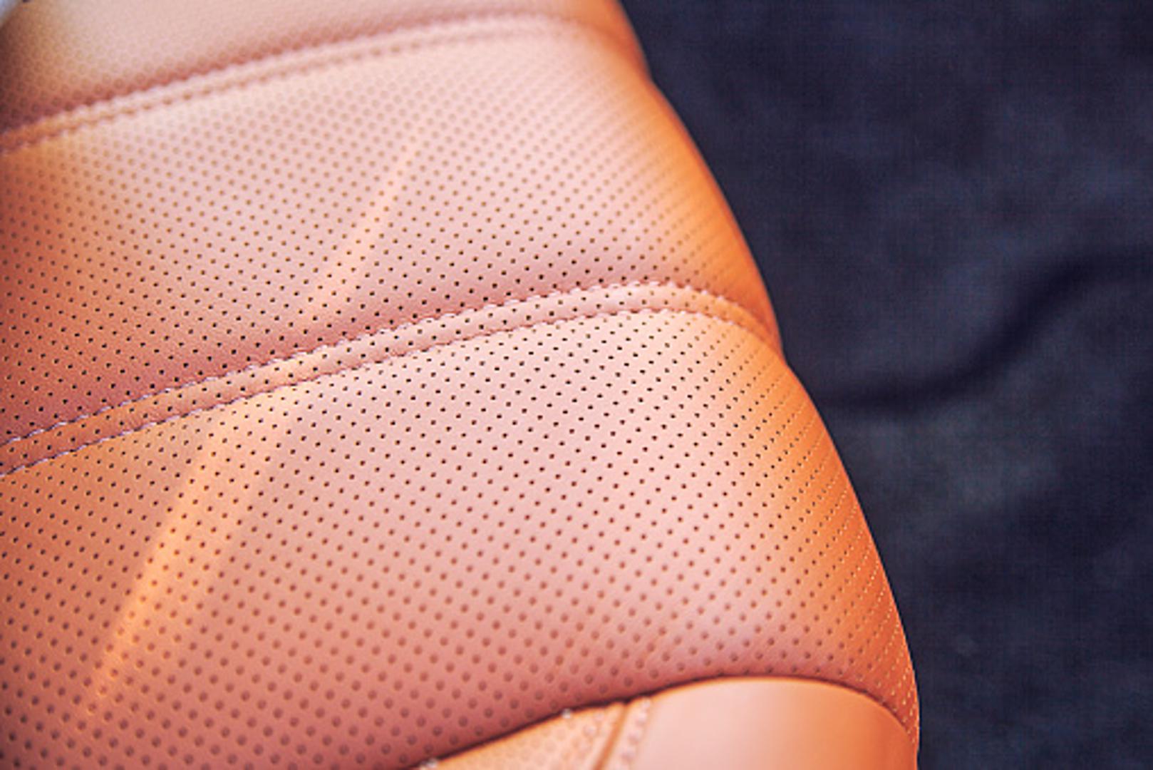 Potrebna vam je soda bikarbona, malo bijelog visnkog octa i četkica za zube. 