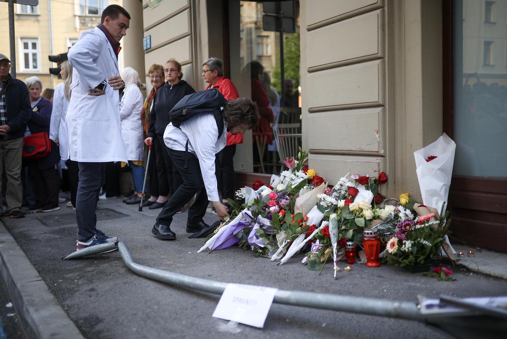 28.05.2023., Sarajevo, Bosna i Hercegovina - Nakon sto je u petak navecer u tragicnoj saobracajnoj nesreci ubijena mlada doktorica Azra Spahic, gradjani Sarajeva su odlucili odati joj pocast prosvjednim okupljanjem na mjestu nesrece. Photo: Armin Durgut/PIXSELL