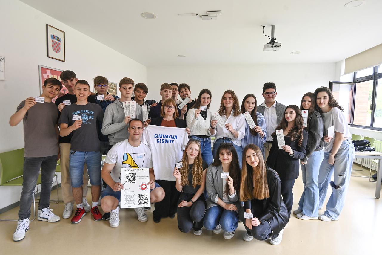 Zagreb: Učenici dramske skupine "Kaos" iz gimnazije Sesvete
