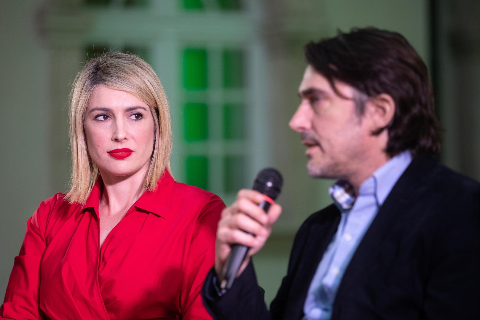 - Knjiga o liku i djelu jednoga od najvećih sportaša naprosto je "roba" koju morate imati. Radi se o dobroj literaturi, životnoj pa čak i filozofskoj raspravi u kojoj se propituje odnos čovjeka prema sredini, društvu i vjeri. Ovo nije knjiga samo za ljubitelje košarke nego i za ljubitelje pisane riječi  - naglasio je zamjenik glavnog urednika Večernjeg lista Mislav Šimatović. 