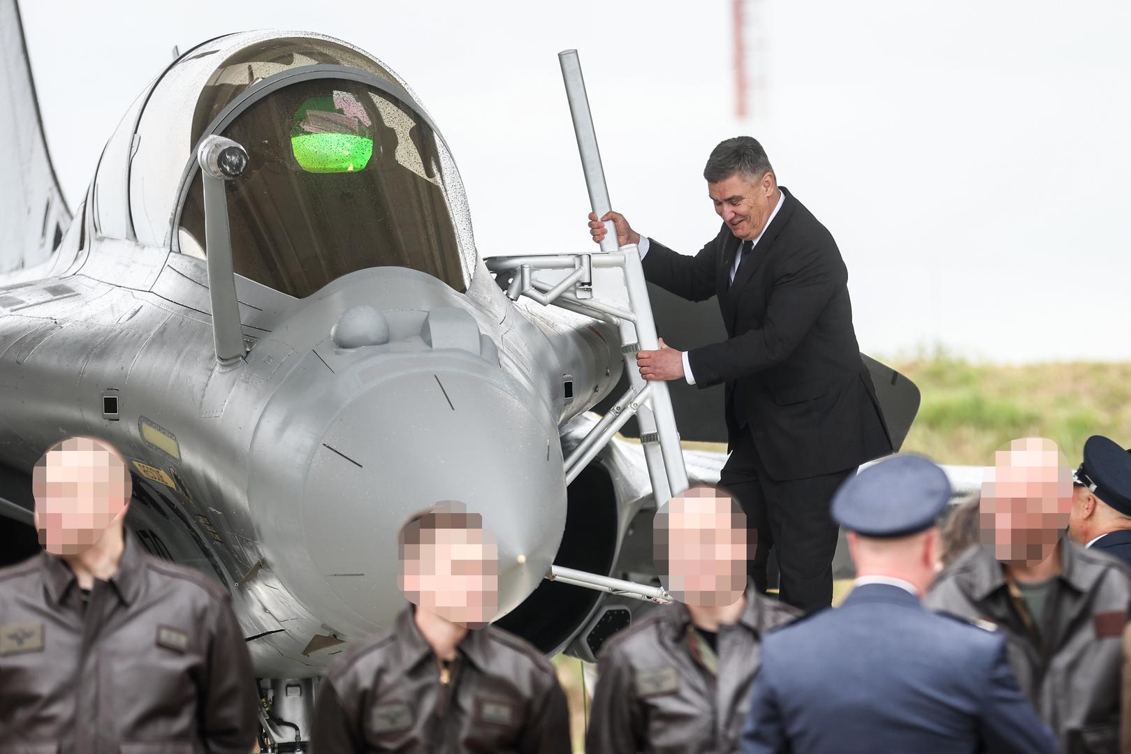 U govoru kasnije rekao je ovo "lijep dan za Hrvatsku jer smo dobili moderno zrakoplovstvo"
