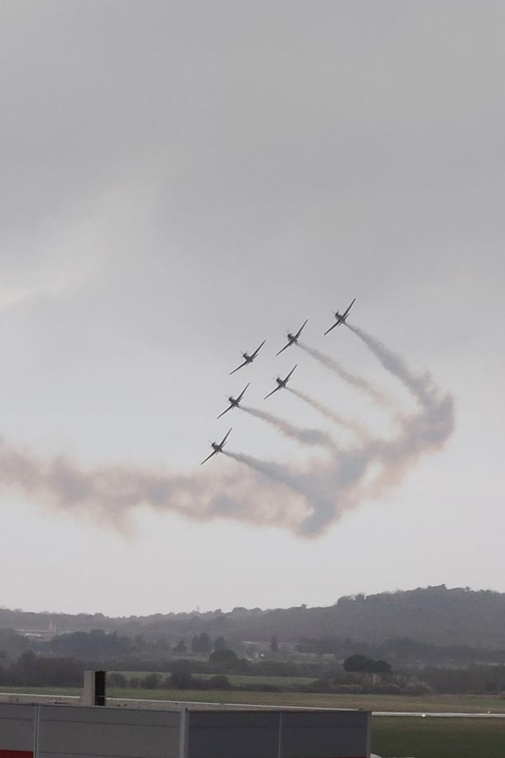 Hrvatska vojska jučer je sudjelovala sa zrakoplovima, dronovima i drugom vojnom opremom u statičkom i letačkom programu na Danu otvorenih vrata Zračne luke Pula, javlja MORH.