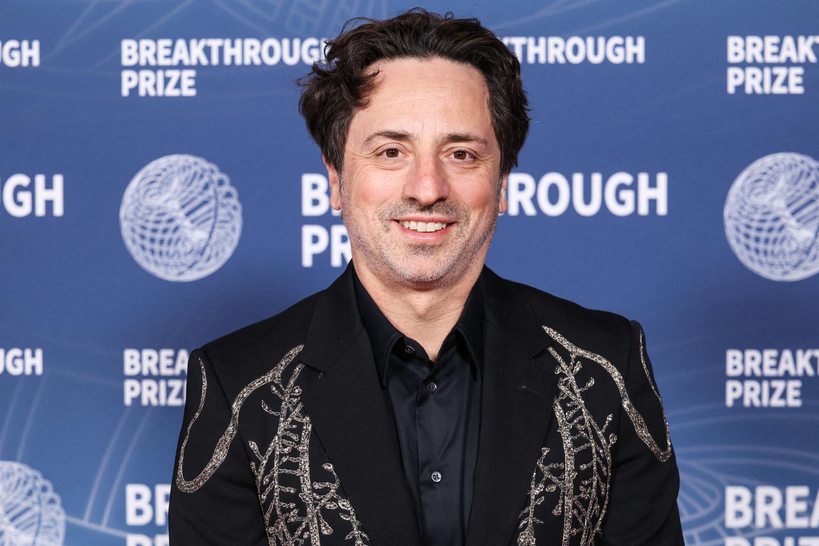 Sergey Mikhaylovich Brin, američki računalni znanstvenik i poduzetnik ruskog podrijetla, najpoznatiji kao suosnivač Googlea prema podacima iz 2025. godine, nalazi se među najbogatijim ljudima svijeta, s procijenjenim neto bogatstvom od oko 110 milijardi dolara. No, sada je u gubitku od 4,6 milijardi eura. 