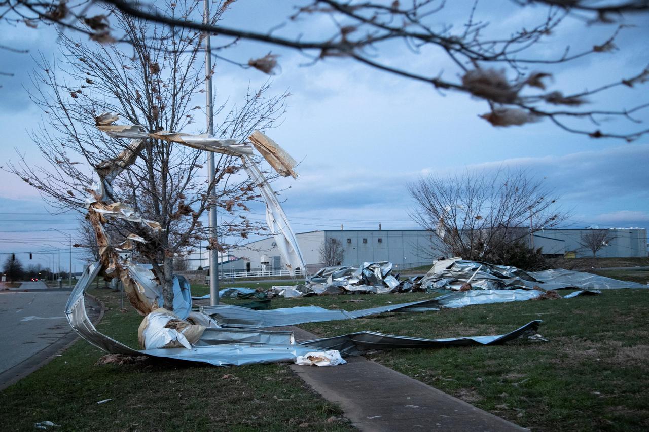 Tornado damage in Bowling Green